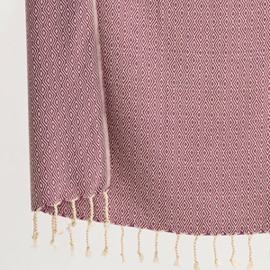 Toalla de Playa Turca con Tejido de Diamantes, Color Ciruela, 33x66 pulgadas - Product Image 3