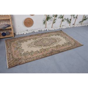 พรมตุรกีโบราณสีเบจสีน้ำตาลลายดอกไม้4x7.5ft วัสดุขนสัตว์มีดีไซน์เย็บปะติดปะต่อกันทรงสี่เหลี่ยมผืนผ้ามีแผ่นยางรองข้างเตียง - Product Image 3