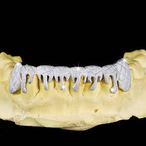 กริลล์ทอง 14K ประดับมอสซาไนต์ สไตล์หยดน้ำ - Product Image 1