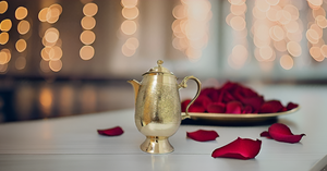 Carafe en laiton de style antique Mughlai de 1500 ml, design embossé de grande épaisseur avec logo personnalisé pour les articles de boisson et de table, avec couvercle - Product Image 6