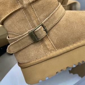 รองเท้าบูทผู้หญิงแบบขายส่ง ดีไซน์เนอร์สั่งทำพิเศษ บุหนังแท้ กันน้ำ หนังแกะแท้ พื้นรองเท้าขนสัตว์กันลื่น รองเท้าบูทข้อเท้า รองเท้าสำหรับใส่ในหิมะ - Product Image 2