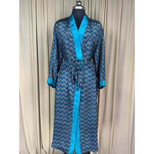 Vestido Kimono de Seda Reciclada Estilo Boho Chic Vintage para Mujer, Ideal para la Playa, Resort, Casa o como Bata de Baño - Product Image 1