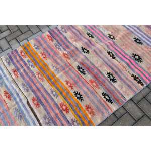 Tapis vintage, tapis turc de 3,9 x 11,8 pieds, tapis Kilim bleu rose avec motifs de plantes et d'arbres - Product Image 5
