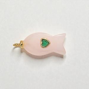Pendentif sculpté en forme de poisson en quartz rose — Pendentif romantique en pierre précieuse rose sculpté à la main, bijoux DIY - Product Image 1
