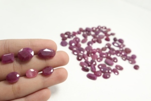 โอปอลธรรมชาติแท้ทรงบดผ่านการอบสีแดง พร้อมจำหน่ายแบบเม็ดเดี่ยว ขายส่งจากผู้ผลิตอัญมณี - Product Image 3