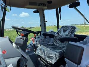 Tracteur agricole Kubota M5-111 4WD diesel légèrement utilisé, livraison rapide en stock - Product Image 3