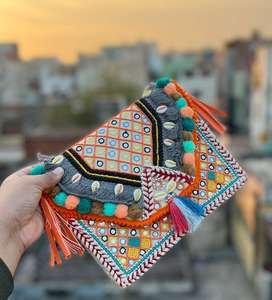 Sacs fourre-tout Banjara Boho en jute durable de haute qualité pour femmes Déclaration de mode pour les fêtes et les cadeaux faits à la main avec broderie - Product Image 4