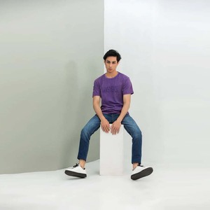 2022 T-shirt Slim-Fit pour homme violet 50/50 coton filé doux/Poly haut confort - Product Image 3