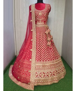 ชุดเดรสกำมะหยี่ชิ้นเดียวเย็บปักสีแดงสำหรับเด็กผู้หญิง - Product Image 3