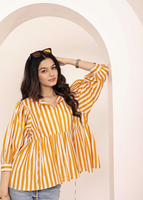 Haut en coton élégant avec des manches ballon rayées jaunes et blanches, design peplum, style doux, look vibrant