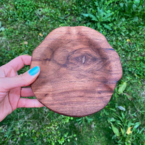 Vente en gros de cendrier à cigares en bois massif de noyer à rainure domestique anti-chute facile à nettoyer cendrier avec logo gravé personnalisé - Product Image 1