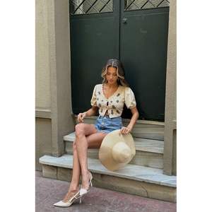 Blusas de Ganchillo Bordadas con Piedras para Mujer Topshow, Camisas al por Mayor - Product Image 5