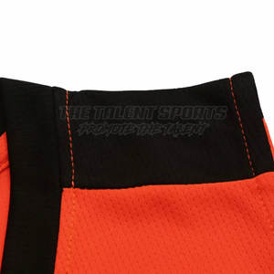 Uniforme de basket-ball durable pour hommes avec tissu doux au toucher et coutures durables, coupe moderne - Product Image 3