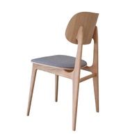 Chaise et table à manger en bois de teck robuste et confortable minimaliste pour meubles de restaurant avec mousse et tissu de bonne qualité