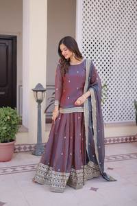 Ensemble prêt-à-porter indien ethnique pour fêtes, Lehenga Choli avec Dupatta, entièrement cousu - Product Image 5