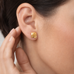 JJ BRAVO Boucles d'oreilles clous minimalistes en or jaune 14 carats pour femme, design carré, faites à la main, pour usage quotidien, polies - Product Image 4