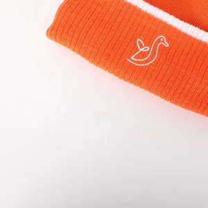 Gorro liso acrílico Unisex de alta calidad, gorro de esquí de invierno tejido personalizado al por mayor, Gorro con pompón, bordado teñido, letra impresa, viaje - Product Image 3