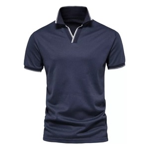 Fabricant de polos de sport OEM en polyester respirant évacuant l'humidité du style golf - Product Image 1