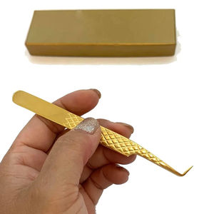 Pinzas para pestañas Caja con logotipo personalizado Pinzas para pestañas Pinzas de punta de fibra de sujeción fuerte para extensión de pestañas - Product Image 1