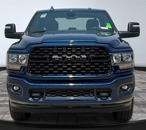 CAMIONETA USADA EN BUEN ESTADO 2024 2500 Big Horn Crew Cab 4WD Volante a la Izquierda ACC R17 Turbo Automática Techo Panorámico Interior Oscuro Asientos de Cuero - Product Image 1