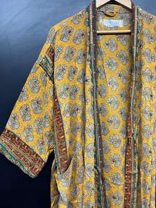 Robe Kimono en Crêpe de Soie à Motifs Floraux d'Inspiration Vintage, Peignoir Fluide et Doux, Fait Main en Inde, Luxe Estival, Col en V, Taille Élastique, Court - Product Image 3