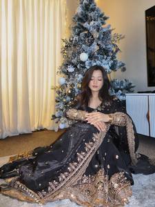 ชุดราตรีผ้าจอร์เจตต์เนื้อหนัก ดีไซน์หรูหราจากฟาเตมา แฟชั่น ประดับเลื่อมเต็มตัว ชายกระโปรงบาน 4 เมตร โดดเด่นสะดุดตา เหมาะสำหรับงานเลี้ยงแบบดั้งเดิม - Product Image 5