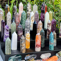 Vente en gros de tours de cristal naturelles aléatoires en obsidienne et fluorite verte pour les célébrations des fêtes