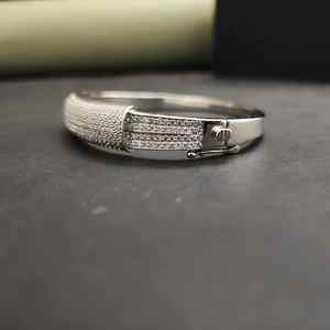 Elegante Brazalete Rígido para Mujer, Plata de Ley 925, Diamante Cultivado en Laboratorio de 5CT, Certificado IGI, Corte Brillante, Plateado, Diseño Moderno - Product Image 4