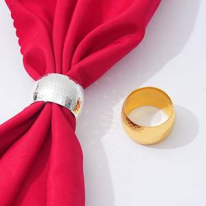 Ensemble de porte-serviettes en métal doré minimaliste de qualité supérieure, texture martelée, pour réceptions de mariage élégantes, restaurants et décoration intérieure - Product Image 5