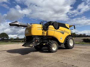 Cosechadora combinada nueva y Hollandd CX8.70 usada a la venta - Product Image 3