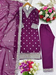 FANCY CHINON SEQUENCE BRODERIE TRAVAIL HAUT BAS AVEC DUPATTA VIN - Product Image 2