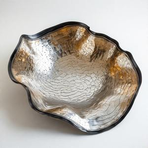 LushVelvet Regal Bowl Dish Regal Imperial Goldleaf Grabado Cuenco artesanal para comedor lujoso y presentación culinaria opulenta - Product Image 5