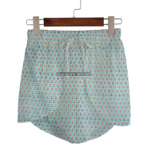Nouveaux shorts enveloppants imprimés Sanganeri pour femmes, vêtements de détente d'été en coton, shorts enveloppants imprimés à blocs, collection plage pour filles, style baby doll - Product Image 5