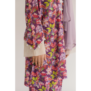 ชุดเซ็ตผู้หญิงลายดอกไม้สุดหรู ดีไซน์พิมพ์ลายดอกไม้และแรงบันดาลใจจากแฟนตาซี เหมาะสำหรับใส่ในชีวิตประจำวันหรือโอกาสพิเศษ - Product Image 2