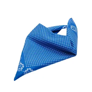 Bandana traditionnel personnalisé, produit de merchandising personnalisé - Product Image 1