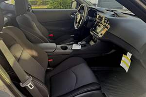 Nissan Z Sport 2023, faible kilométrage, boîte automatique, direction à gauche, pneus R20, état sombre - Product Image 2