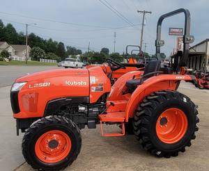 Mini tracteur Kubota B2301HSD Tracteurs agricoles Kubota d'occasion Tracteurs de jardin compacts à roues Kubota L3560 - Product Image 3