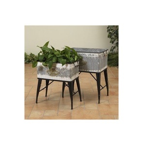 Jardinière galvanisée contemporaine ajoute une touche sophistiquée aux espaces de vie et aux arrangements floraux - Product Image 6