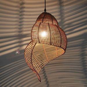 Lámpara decorativa de bambú, Material tejido natural de Vietnam para iluminación moderna del hogar, ambiente de restaurante y diseño de interiores - Product Image 2