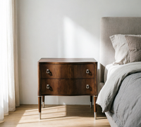 Table de chevet |   Table d'appoint élégante en mérinos Shadow pour une décoration intérieure de luxe