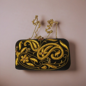 Diseño exclusivo negro Zardozi, bolsos de mano de terciopelo hechos a mano para mujeres, bolsos de mano de boda, bolsas de regalo para invitados, hechos en la India - Product Image 2