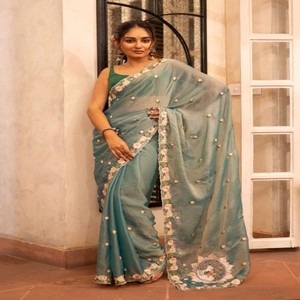 Sari VASTRA COTTAGE de Tela de Musgo Puro con Bordado Floral Premium y Borde Calado, Sari Indio de Diseño con Blusa - Product Image 6