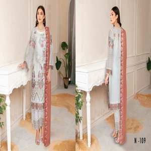 Ramsha Volume NAYAB porte Original de marque pakistanaise 3 pièces en mousseline de soie non cousue Salwar Kameez lourd brodé multi indien - Product Image 3