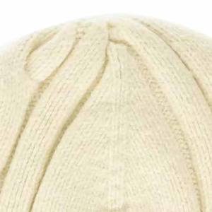 Bonnet tricoté à la main de qualité supérieure, confortable et extensible, mode minimaliste moderne pour le confort hivernal en plein air - Product Image 3