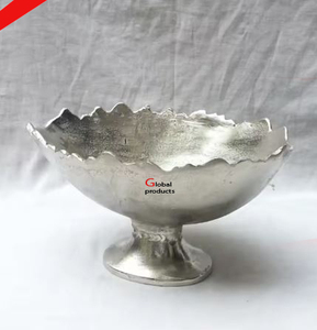 Bol de service en acier inoxydable en métal fini argent de haute qualité avec motif de fleurs dorées pour restaurant et bar d'hôtel - Product Image 3