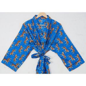 Bata Ligera Boho Hecha a Mano en India, Kimono de Algodón Floral con Estampado de Tigre en Bloques, Bata de Algodón Suave para Estar en Casa - Product Image 3