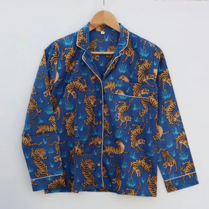 Conjunto de pijamas de algodón puro con estampado de tigre Ropa de noche de lujo Traje de noche suave Regalo para ella-Algodón indio - Product Image 1