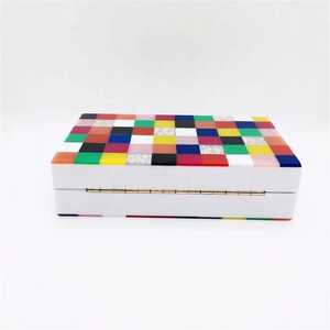 Pochette en résine de forme ronde unique, pochette en résine pour femme, perle plaquée or, luxe, papillon, charme solide, ensemble de pochettes pour mariage de femme - Product Image 3