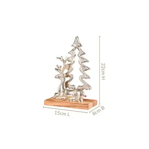 Figurine festive de renne en argent avec sapins de Noël stylisés sur socle en bois, parfaite pour la décoration de table des fêtes - Product Image 3