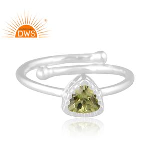 แหวนเงินแท้ดีไซน์ทันสมัยประดับพลอยเพอริดอทดีไซน์ปรับขนาดได้จากผู้ผลิตเครื่องประดับ - Product Image 2